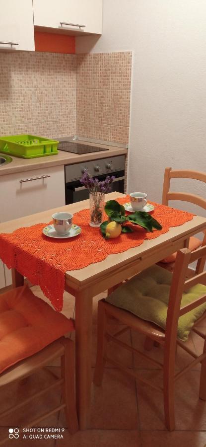 Studios Ana Mari Komiža Rom bilde