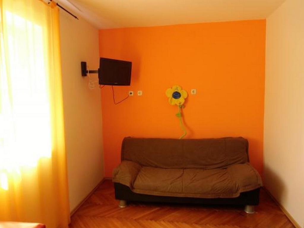 Studios Ana Mari Komiža Rom bilde