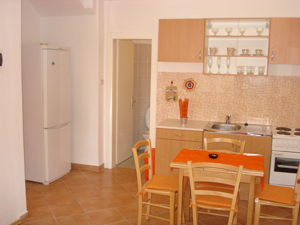 Studios Ana Mari Komiža Rom bilde